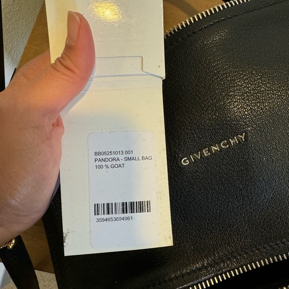CONSIGNEDGivenchy Pandora Small - Picture 4 of 9